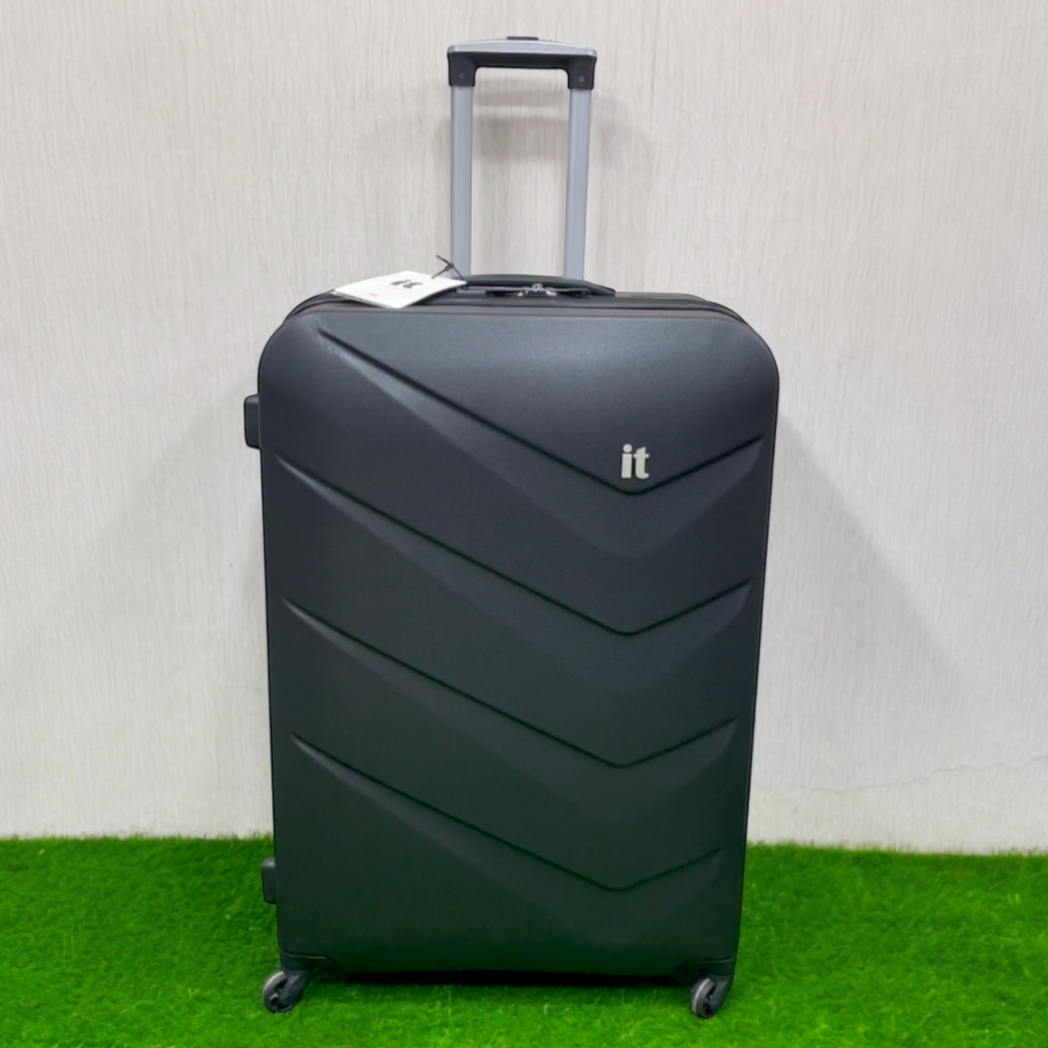 IT LUGGAGE CHEVRON Branded Luggage .pk