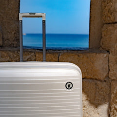 It luggage spontaneous