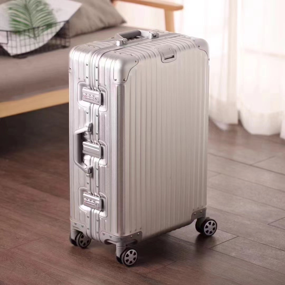 ALUMINIUM luggage 28” 4w trolley