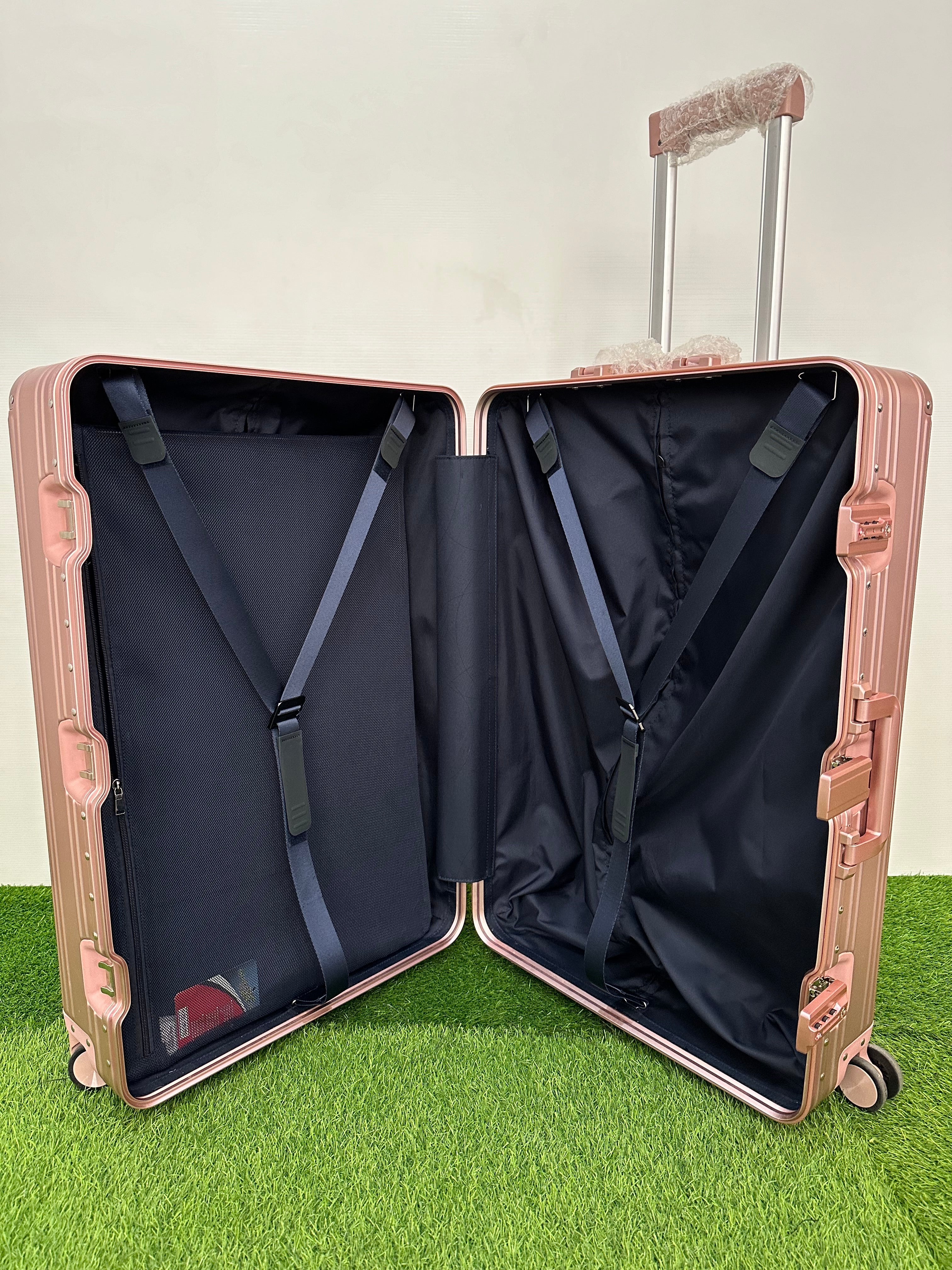ALUMINIUM luggage 28” 4w trolley
