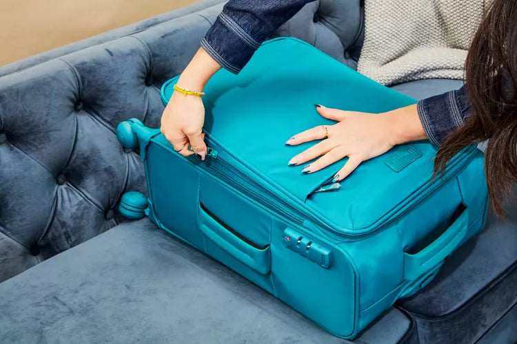 IT Luggage Lustrous softside trolley