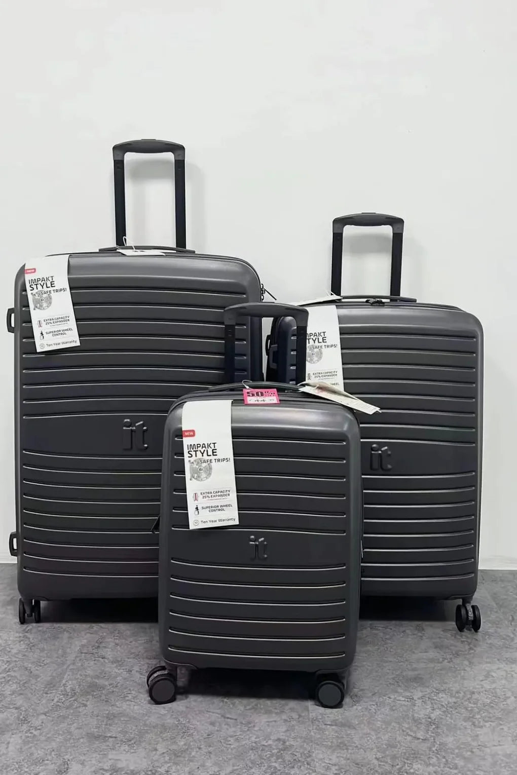 It luggage imitation